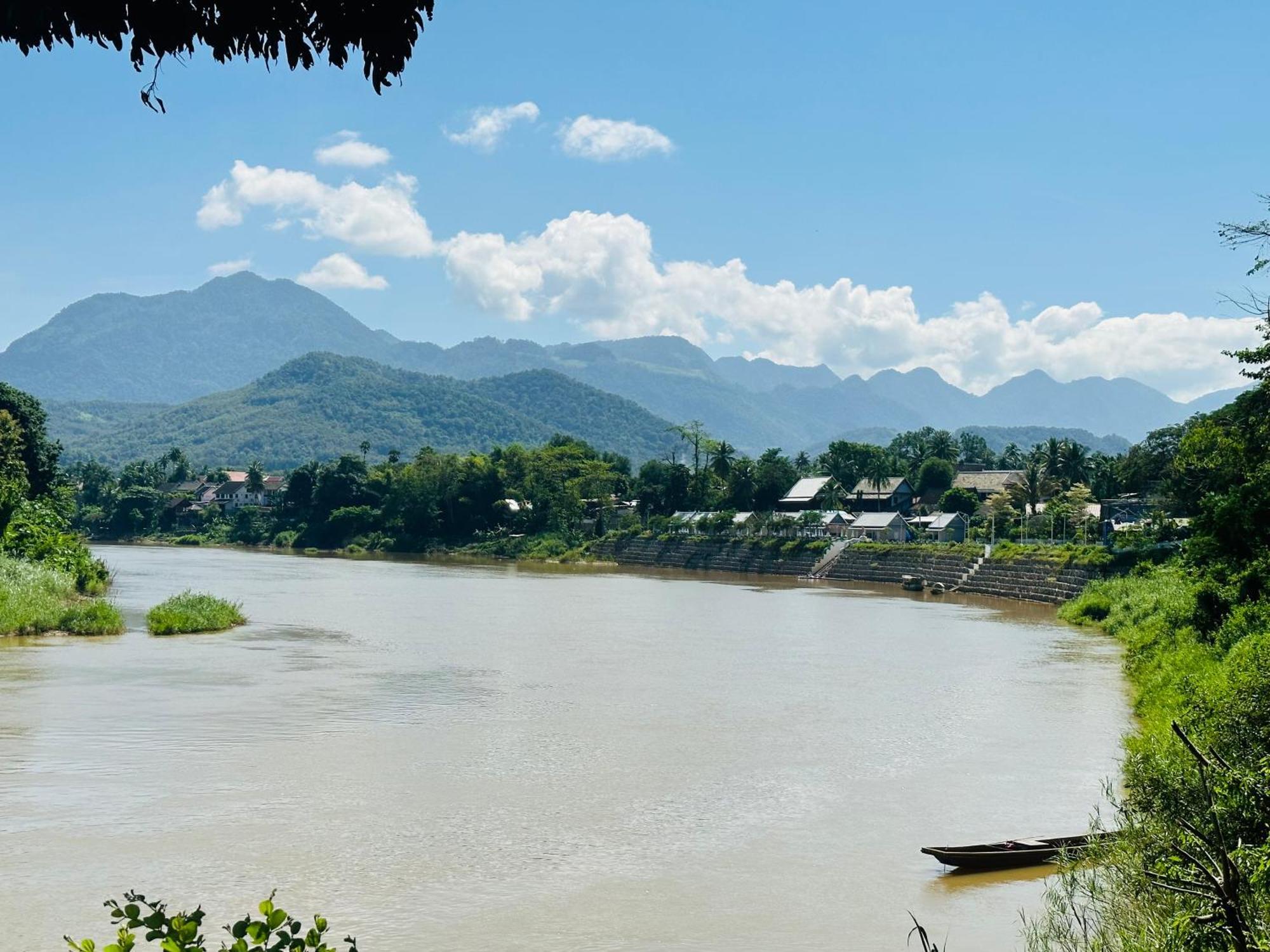 Kingkham Riverside Hotel Луанг Прабанг Екстериор снимка