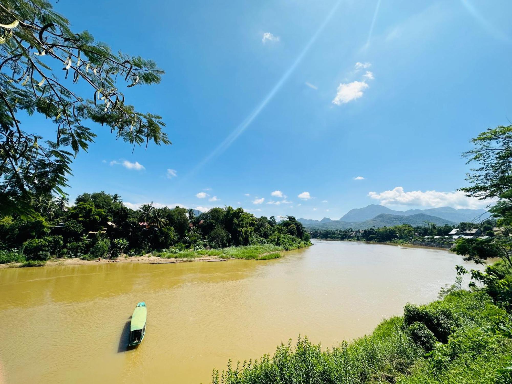 Kingkham Riverside Hotel Луанг Прабанг Екстериор снимка