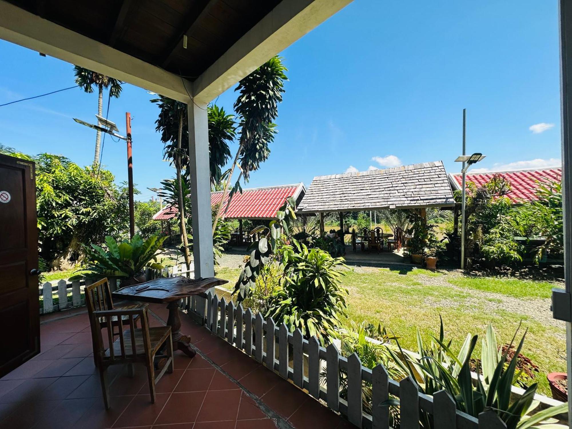 Kingkham Riverside Hotel Луанг Прабанг Екстериор снимка