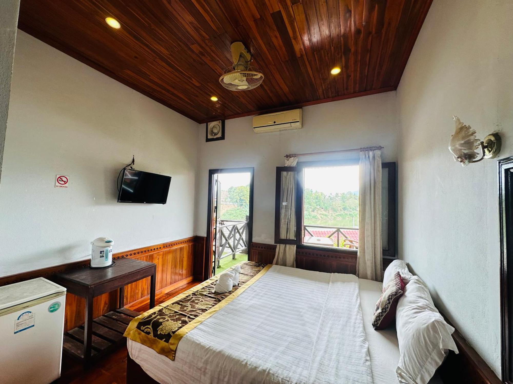 Kingkham Riverside Hotel Луанг Прабанг Екстериор снимка
