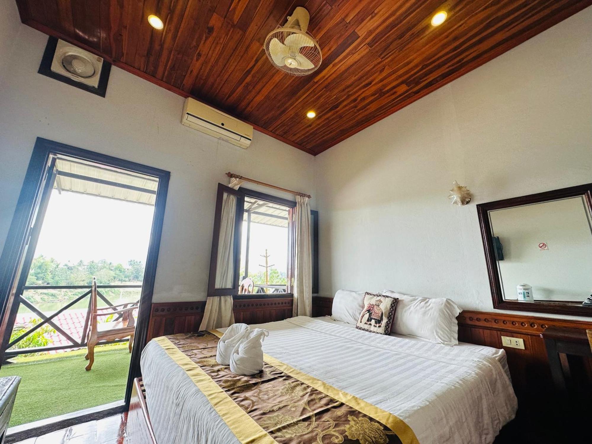 Kingkham Riverside Hotel Луанг Прабанг Екстериор снимка