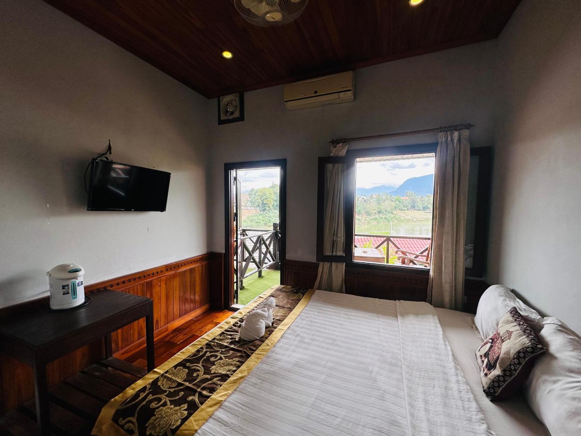 Kingkham Riverside Hotel Луанг Прабанг Екстериор снимка