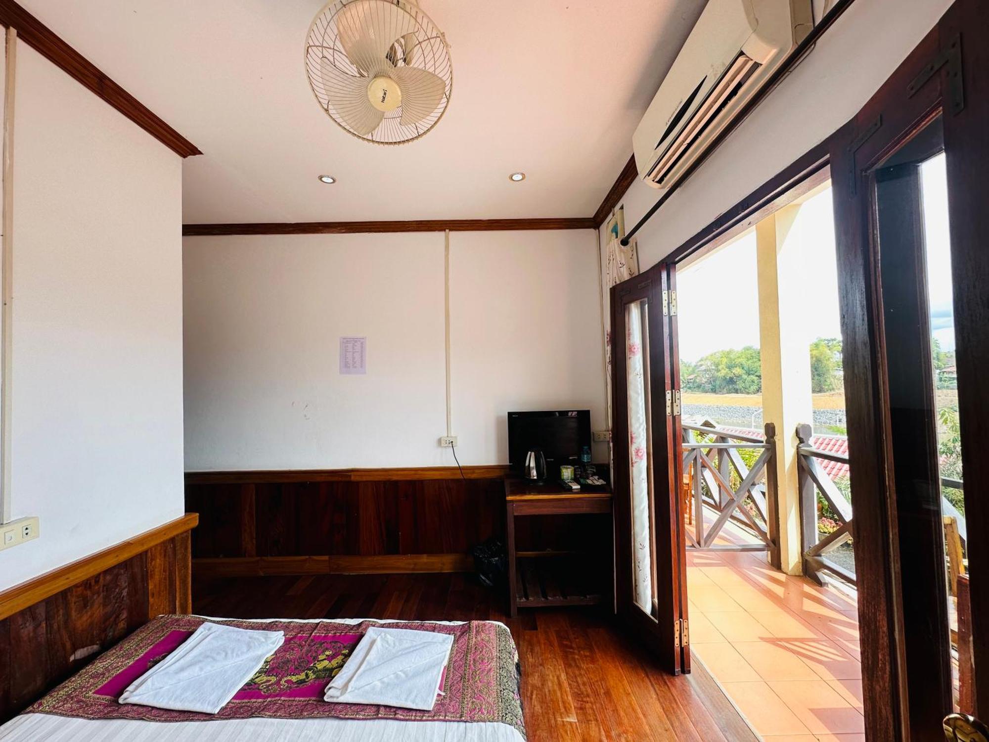 Kingkham Riverside Hotel Луанг Прабанг Екстериор снимка